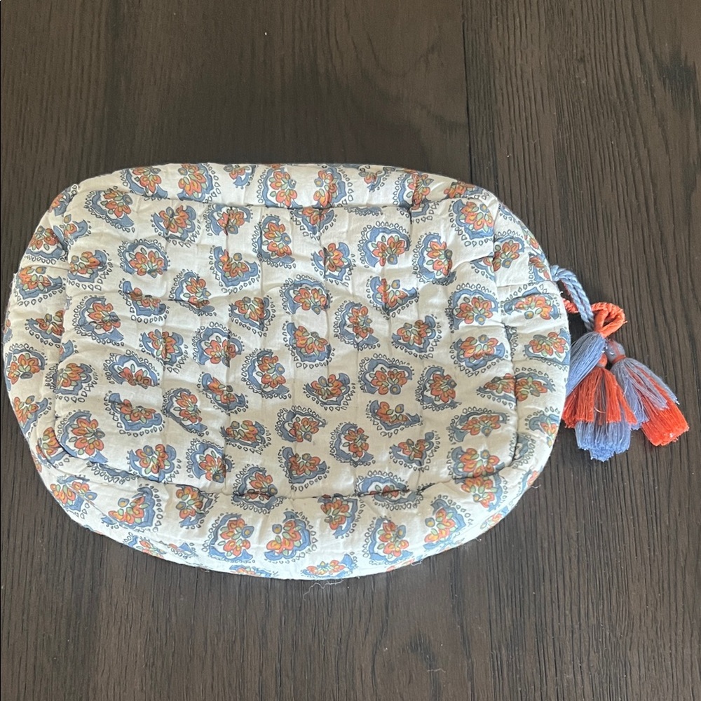 HOLLOWAY PETITE QUILTED POUCH -- SEA SALT BEDFORD PAISLEY